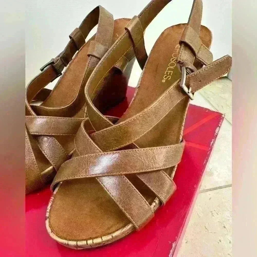 AEROSOLES Tan Strappy Wedge Sandals